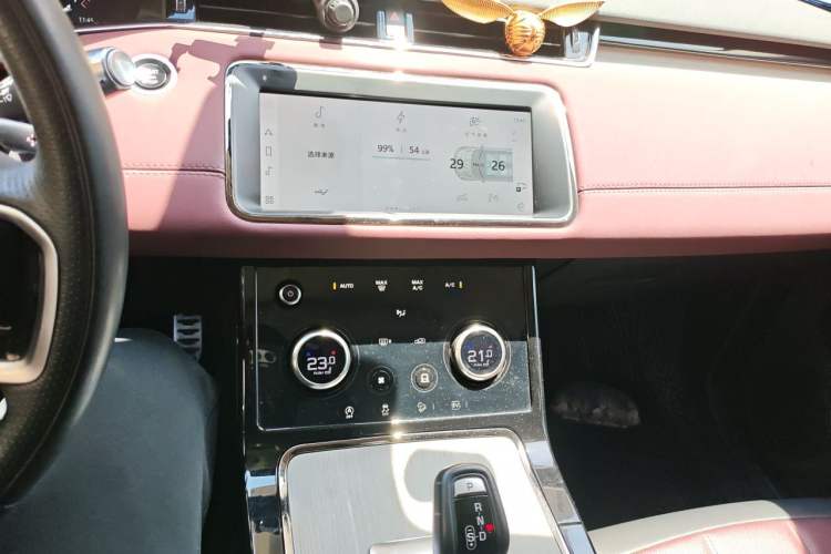 Used Land Rover Range Evoque New Energy 2022 Aurora L P300e Plug-in Hybrid Electric Version Audio And AC Panel