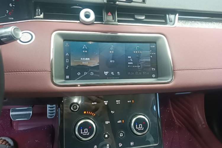 Used Land Rover Range Evoque New Energy 2022 Aurora L P300e Plug-in Hybrid Electric Version Audio And AC Panel