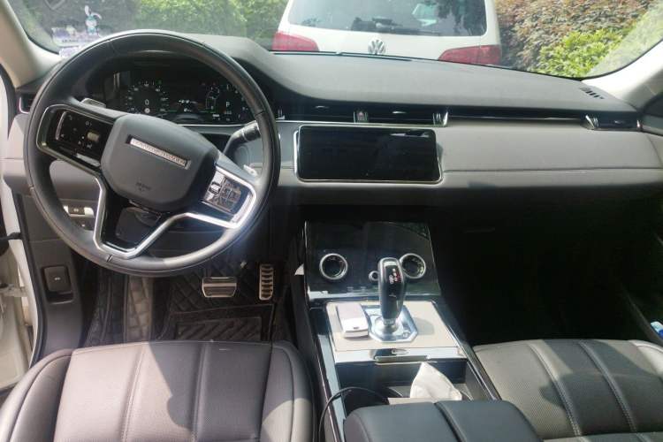 Used Land Rover Range Evoque New Energy 2022 Aurora L P300e Plug-in Hybrid Electric Version Center Console