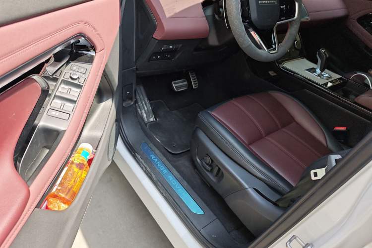 Used Land Rover Range Evoque New Energy 2022 Aurora L P300e Plug-in Hybrid Electric Version Driver Seat