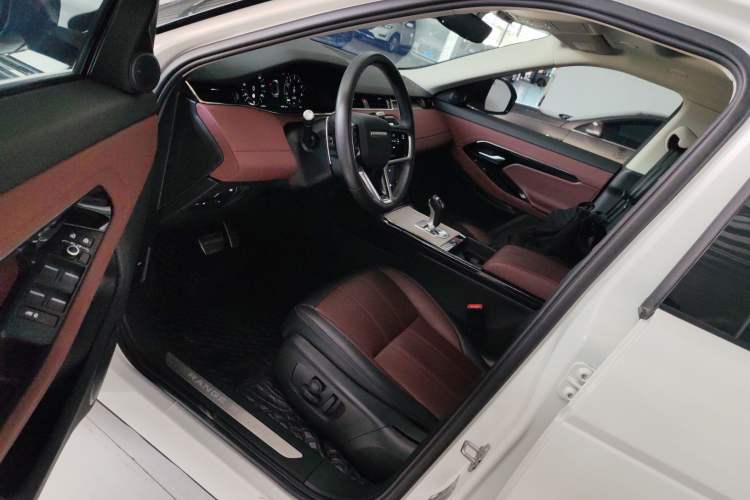 Used Land Rover Range Evoque New Energy 2022 Aurora L P300e Plug-in Hybrid Electric Version Driver Seat