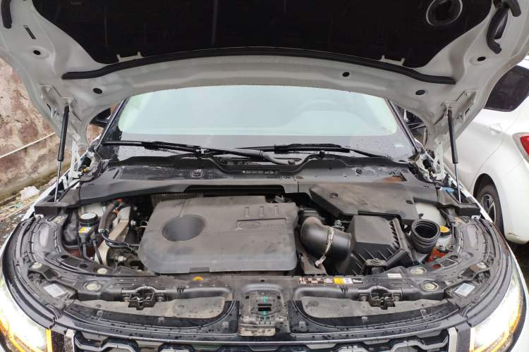 Used Land Rover Range Evoque New Energy 2022 Aurora L P300e Plug-in Hybrid Electric Version Engine Bay