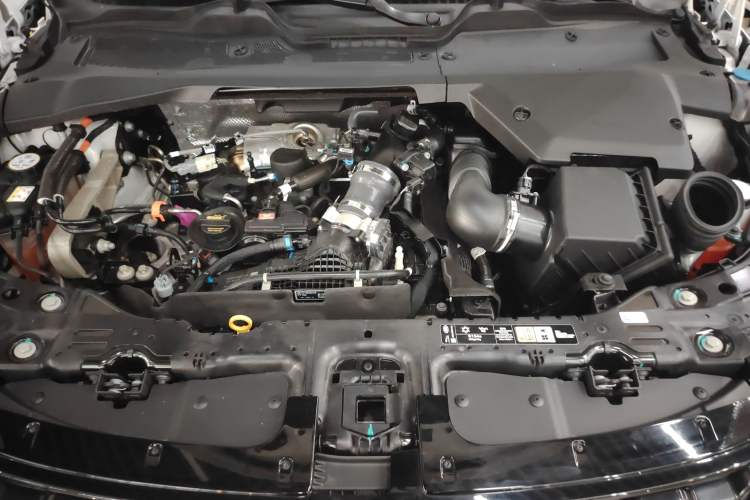 Used Land Rover Range Evoque New Energy 2022 Aurora L P300e Plug-in Hybrid Electric Version Engine Bay