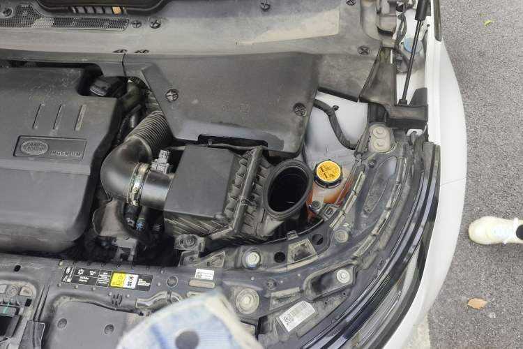 Used Land Rover Range Evoque New Energy 2022 Aurora L P300e Plug-in Hybrid Electric Version Engine Bay Left