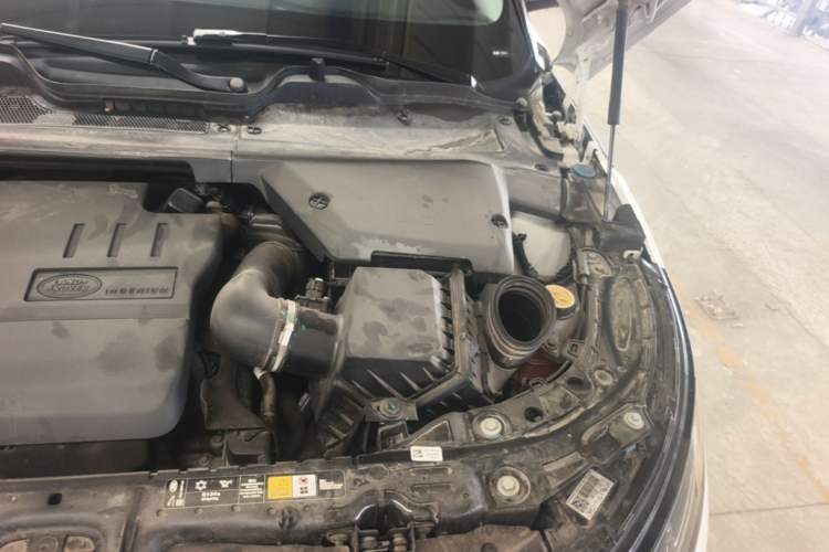 Used Land Rover Range Evoque New Energy 2022 Aurora L P300e Plug-in Hybrid Electric Version Engine Bay Left
