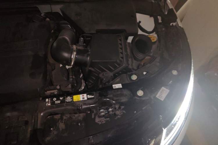 Used Land Rover Range Evoque New Energy 2022 Aurora L P300e Plug-in Hybrid Electric Version Engine Bay Left