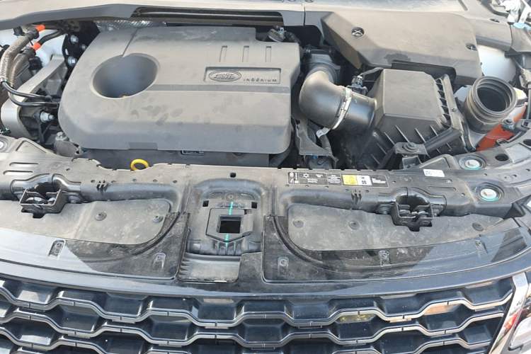 Used Land Rover Range Evoque New Energy 2022 Aurora L P300e Plug-in Hybrid Electric Version Engine Bay