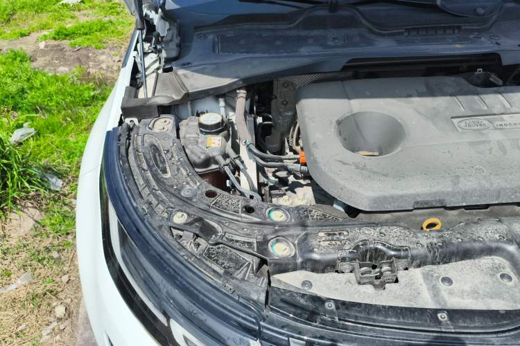 Used Land Rover Range Evoque New Energy 2022 Aurora L P300e Plug-in Hybrid Electric Version Engine Bay Right