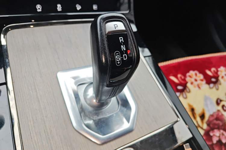 Used Land Rover Range Evoque New Energy 2022 Aurora L P300e Plug-in Hybrid Electric Version Gear Lever