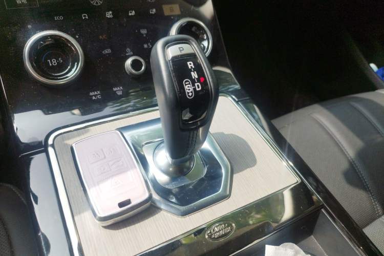 Used Land Rover Range Evoque New Energy 2022 Aurora L P300e Plug-in Hybrid Electric Version Gear Lever