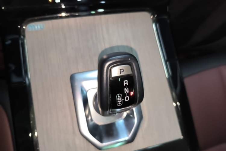 Used Land Rover Range Evoque New Energy 2022 Aurora L P300e Plug-in Hybrid Electric Version Gear Lever
