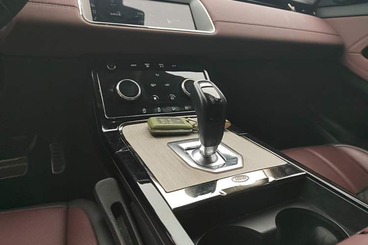 Used Land Rover Range Evoque New Energy 2022 Aurora L P300e Plug-in Hybrid Electric Version Gear Lever