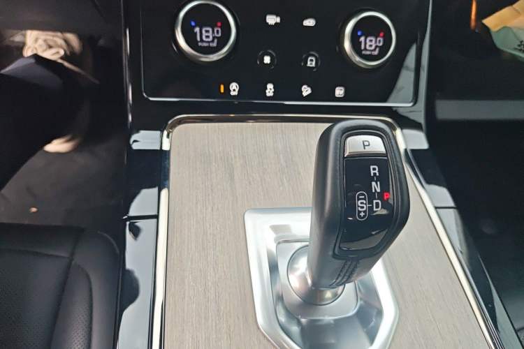 Used Land Rover Range Evoque New Energy 2022 Aurora L P300e Plug-in Hybrid Electric Version Gear Lever