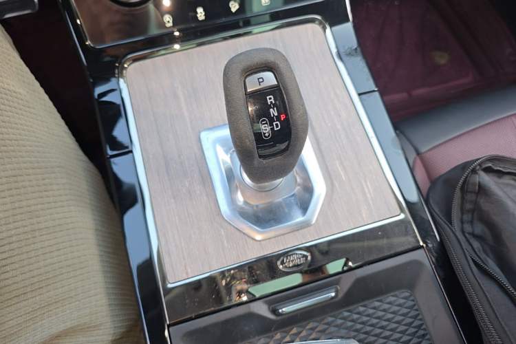 Used Land Rover Range Evoque New Energy 2022 Aurora L P300e Plug-in Hybrid Electric Version Gear Lever