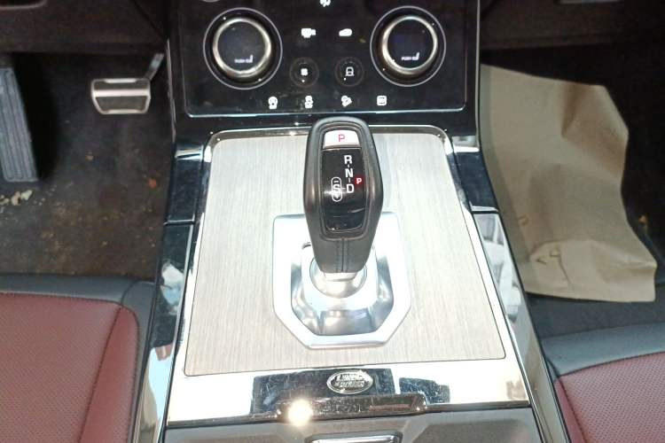 Used Land Rover Range Evoque New Energy 2022 Aurora L P300e Plug-in Hybrid Electric Version Gear Lever