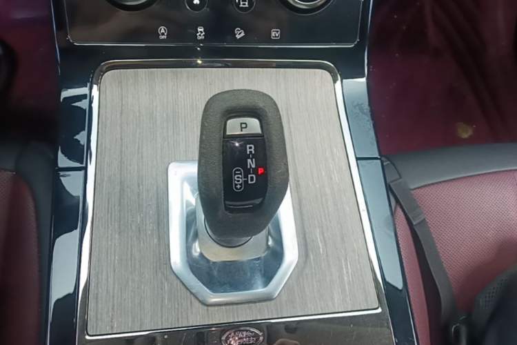 Used Land Rover Range Evoque New Energy 2022 Aurora L P300e Plug-in Hybrid Electric Version Gear Lever