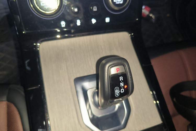 Used Land Rover Range Evoque New Energy 2022 Aurora L P300e Plug-in Hybrid Electric Version Gear Lever