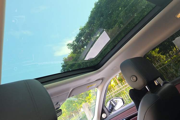 Used Land Rover Range Evoque New Energy 2022 Aurora L P300e Plug-in Hybrid Electric Version Headliner