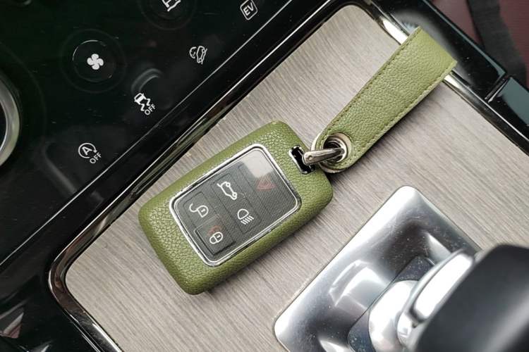 Used Land Rover Range Evoque New Energy 2022 Aurora L P300e Plug-in Hybrid Electric Version Interior 1