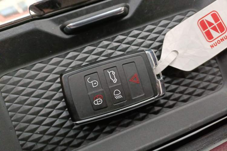 Used Land Rover Range Evoque New Energy 2022 Aurora L P300e Plug-in Hybrid Electric Version Interior 1