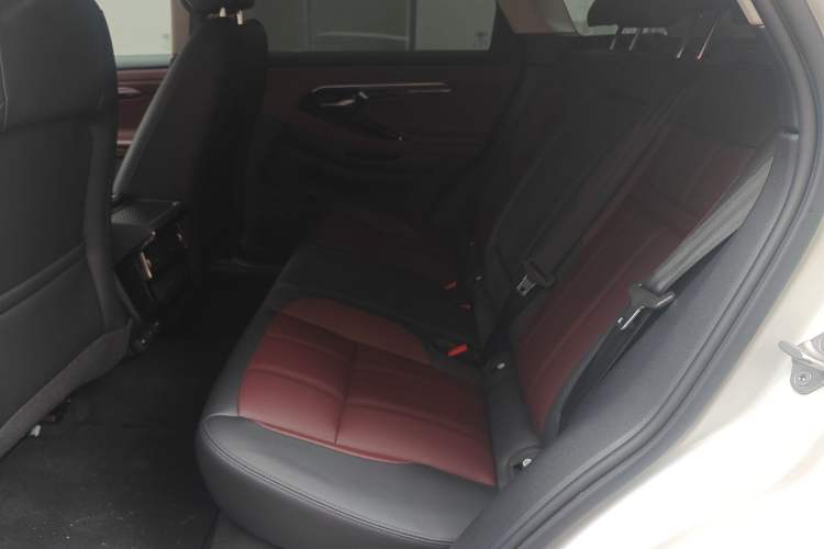 Used Land Rover Range Evoque New Energy 2022 Aurora L P300e Plug-in Hybrid Electric Version Interior 3