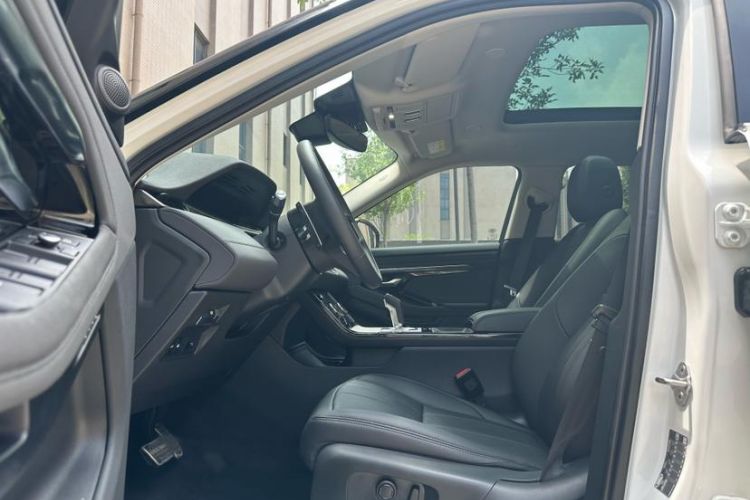 Used Land Rover Range Evoque New Energy 2022 Aurora L P300e Plug-in Hybrid Electric Version Interior 3