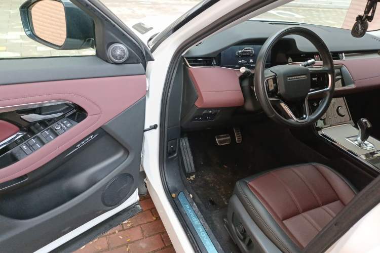 Used Land Rover Range Evoque New Energy 2022 Aurora L P300e Plug-in Hybrid Electric Version Interior 3