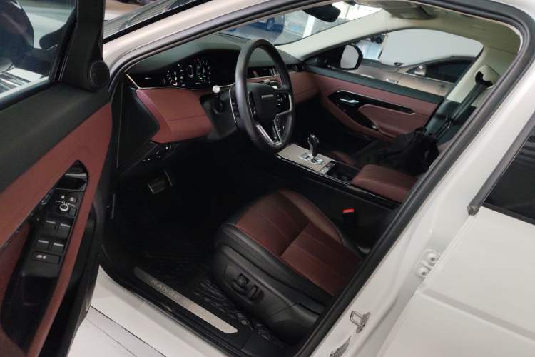 Used Land Rover Range Evoque New Energy 2022 Aurora L P300e Plug-in Hybrid Electric Version Left Front Seat