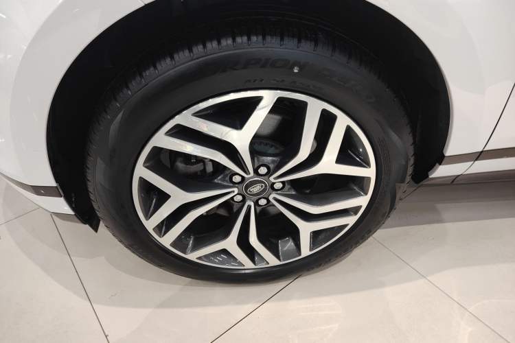 Used Land Rover Range Evoque New Energy 2022 Aurora L P300e Plug-in Hybrid Electric Version Left Front Wheel Hub