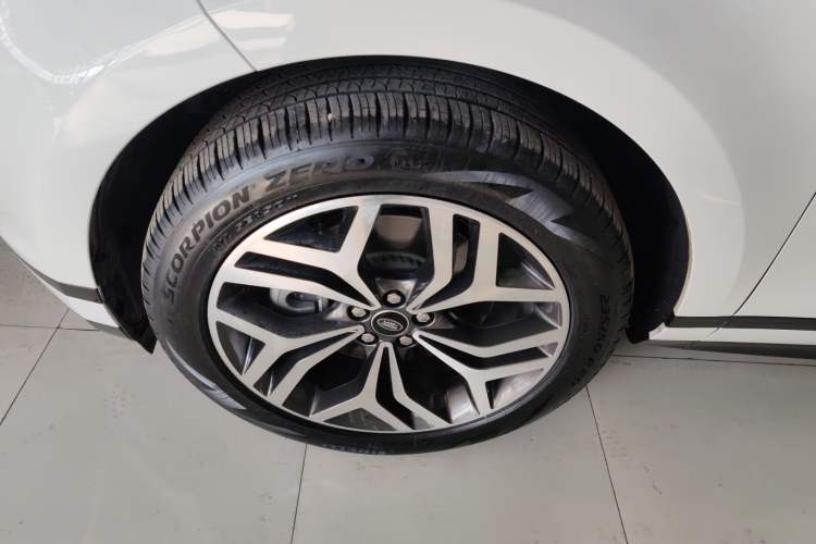 Used Land Rover Range Evoque New Energy 2022 Aurora L P300e Plug-in Hybrid Electric Version Left Front Wheel Hub