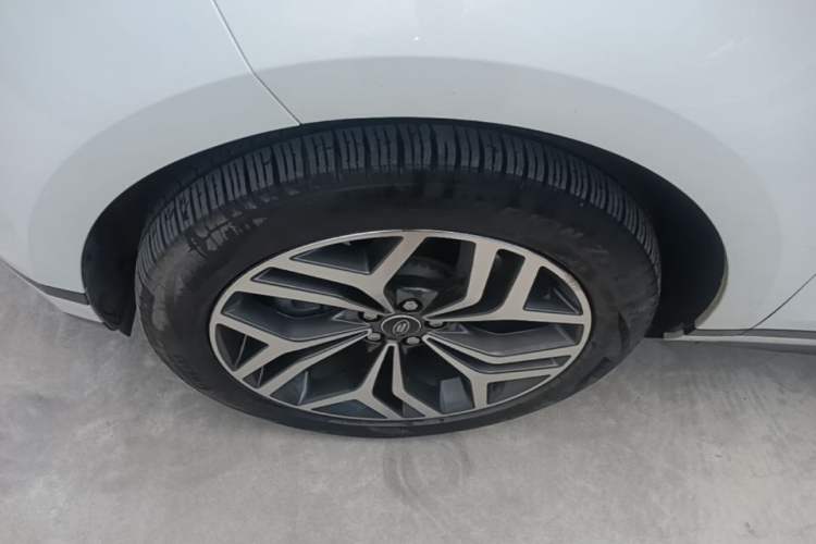 Used Land Rover Range Evoque New Energy 2022 Aurora L P300e Plug-in Hybrid Electric Version Left Front Wheel Hub