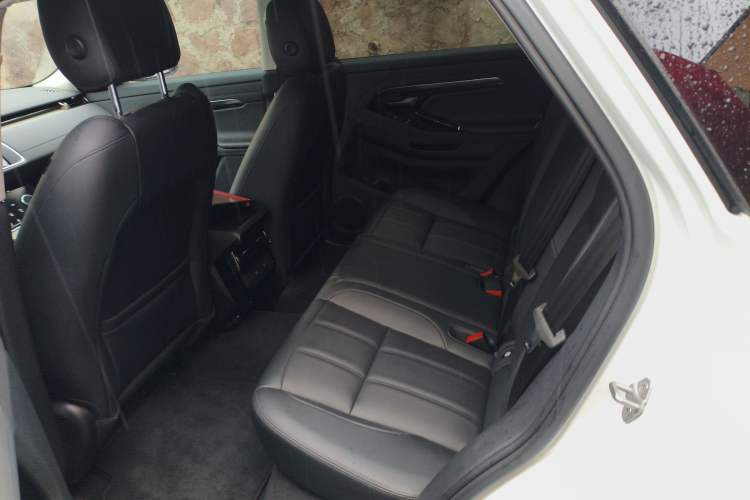 Used Land Rover Range Evoque New Energy 2022 Aurora L P300e Plug-in Hybrid Electric Version Left Rear Seat