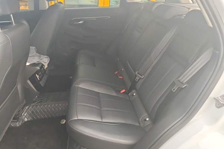 Used Land Rover Range Evoque New Energy 2022 Aurora L P300e Plug-in Hybrid Electric Version Left Rear Seat