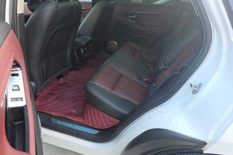 Used Land Rover Range Evoque New Energy 2022 Aurora L P300e Plug-in Hybrid Electric Version Left Rear Seat