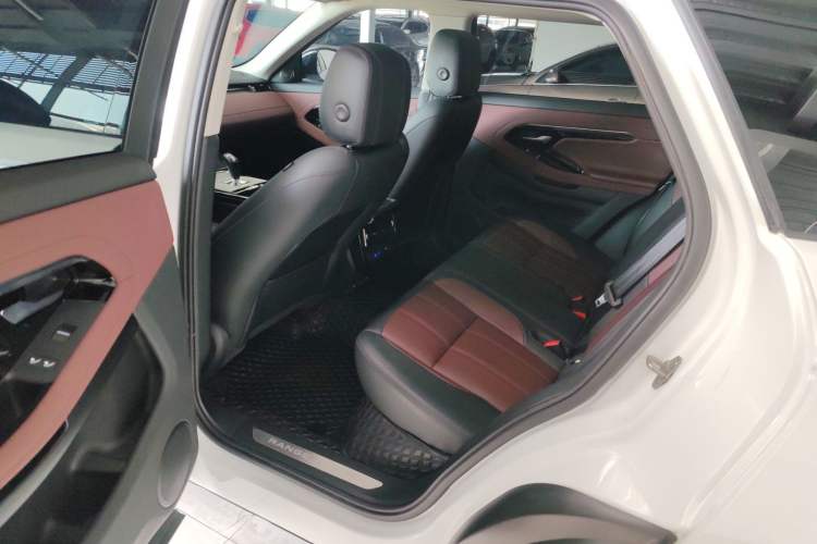 Used Land Rover Range Evoque New Energy 2022 Aurora L P300e Plug-in Hybrid Electric Version Left Rear Seat