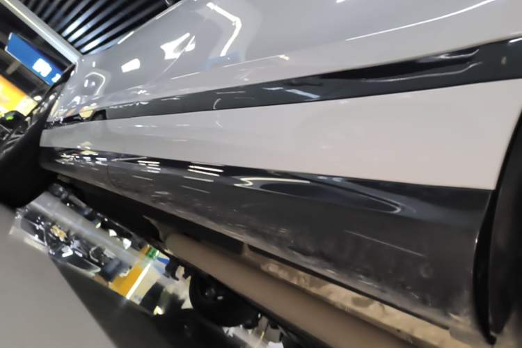 Used Land Rover Range Evoque New Energy 2022 Aurora L P300e Plug-in Hybrid Electric Version Left Side Sill