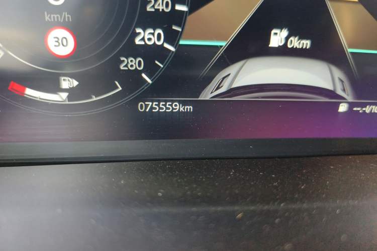 Used Land Rover Range Evoque New Energy 2022 Aurora L P300e Plug-in Hybrid Electric Version Odometer Close Up