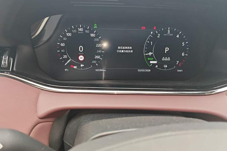 Used Land Rover Range Evoque New Energy 2022 Aurora L P300e Plug-in Hybrid Electric Version Odometer Close Up