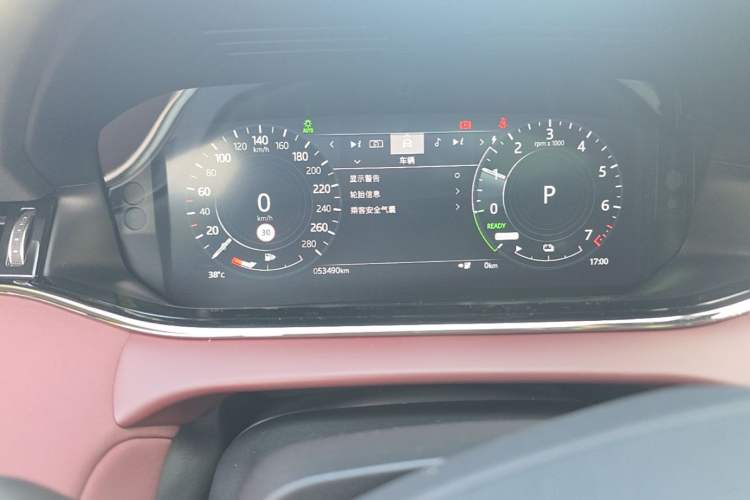 Used Land Rover Range Evoque New Energy 2022 Aurora L P300e Plug-in Hybrid Electric Version Odometer Close Up
