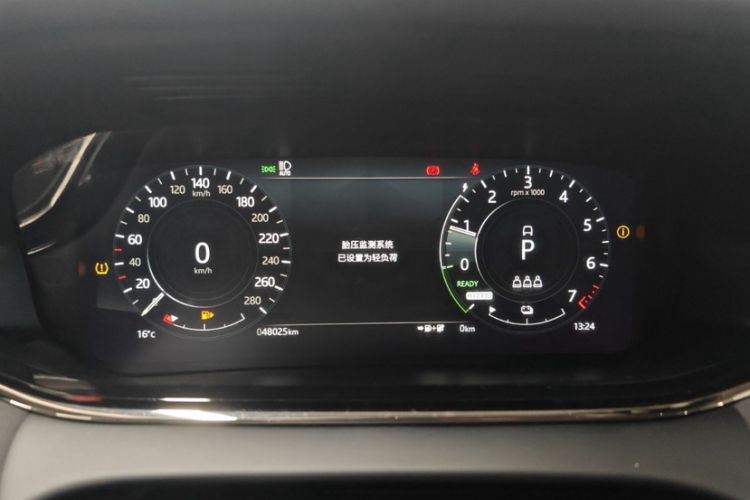 Used Land Rover Range Evoque New Energy 2022 Aurora L P300e Plug-in Hybrid Electric Version Odometer Close Up