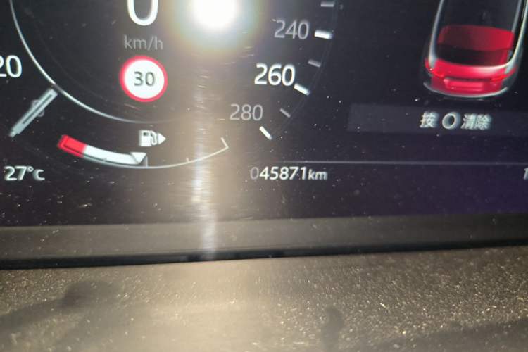 Used Land Rover Range Evoque New Energy 2022 Aurora L P300e Plug-in Hybrid Electric Version Odometer Close Up