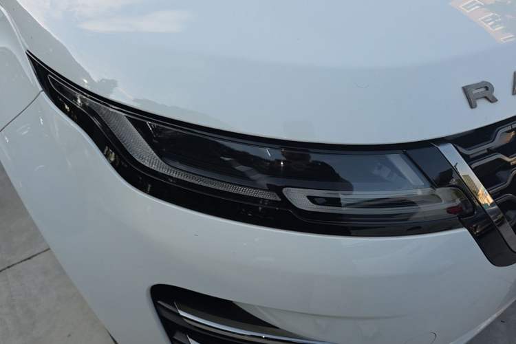 Used Land Rover Range Evoque New Energy 2022 Aurora L P300e Plug-in Hybrid Electric Version Right Front Headlight