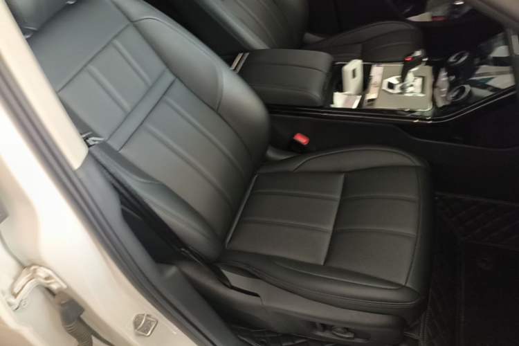 Used Land Rover Range Evoque New Energy 2022 Aurora L P300e Plug-in Hybrid Electric Version Right Front Seat