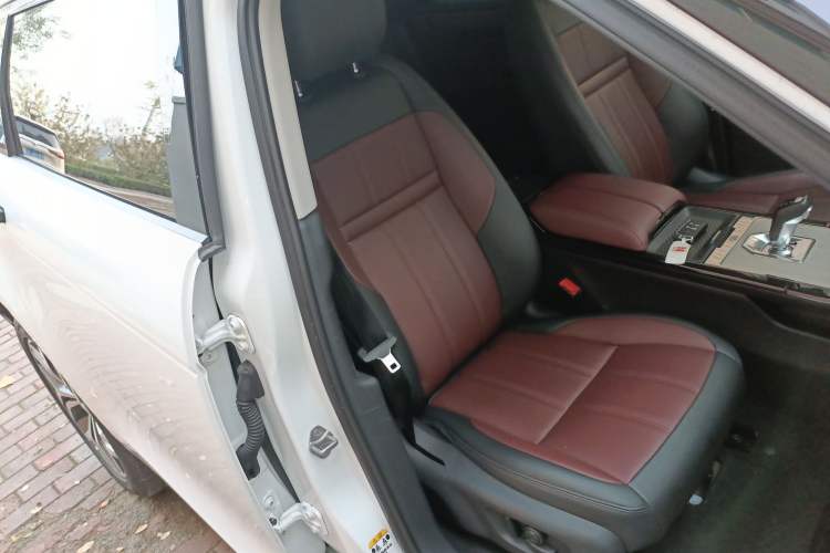 Used Land Rover Range Evoque New Energy 2022 Aurora L P300e Plug-in Hybrid Electric Version Right Front Seat