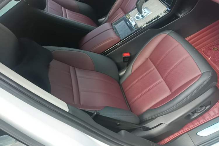 Used Land Rover Range Evoque New Energy 2022 Aurora L P300e Plug-in Hybrid Electric Version Right Front Seat