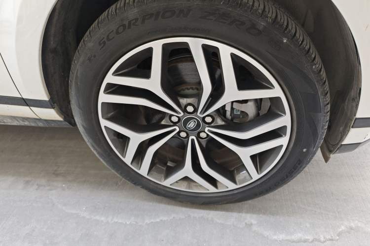 Used Land Rover Range Evoque New Energy 2022 Aurora L P300e Plug-in Hybrid Electric Version Right Front Wheel Hub
