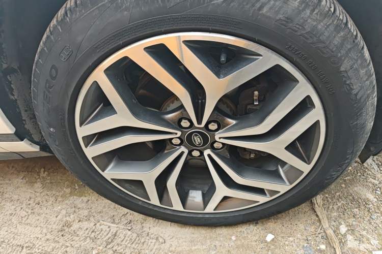 Used Land Rover Range Evoque New Energy 2022 Aurora L P300e Plug-in Hybrid Electric Version Right Front Wheel Hub