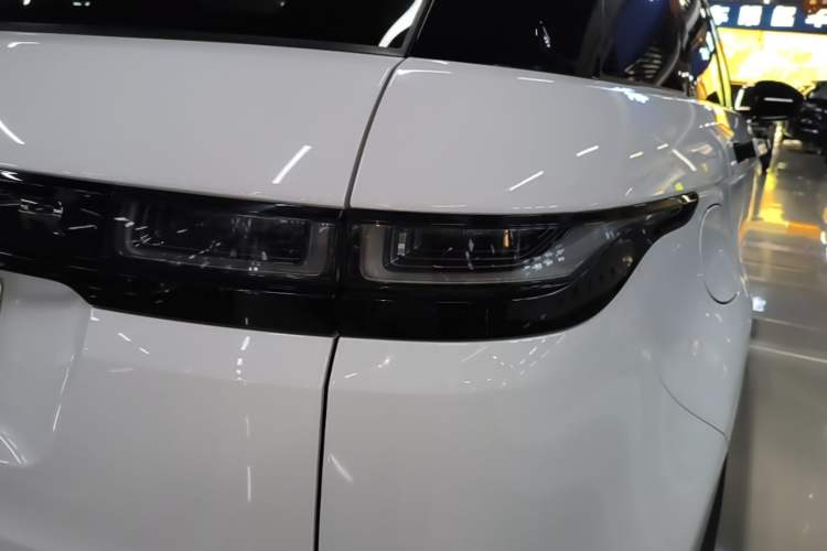 Used Land Rover Range Evoque New Energy 2022 Aurora L P300e Plug-in Hybrid Electric Version Right Rear Taillight