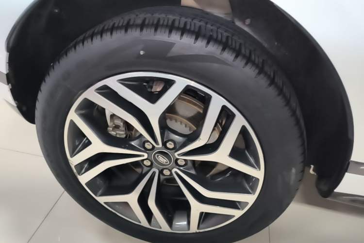 Used Land Rover Range Evoque New Energy 2022 Aurora L P300e Plug-in Hybrid Electric Version Right Rear Wheel Hub