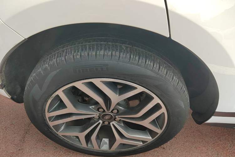 Used Land Rover Range Evoque New Energy 2022 Aurora L P300e Plug-in Hybrid Electric Version Right Rear Wheel Hub